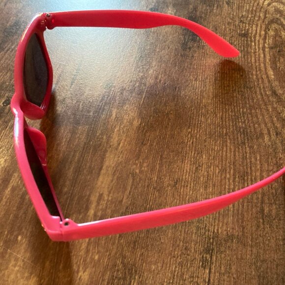 NWOT Unbranded Women's Pink Wayfarer Style Sunglasses - Picture 5 of 6